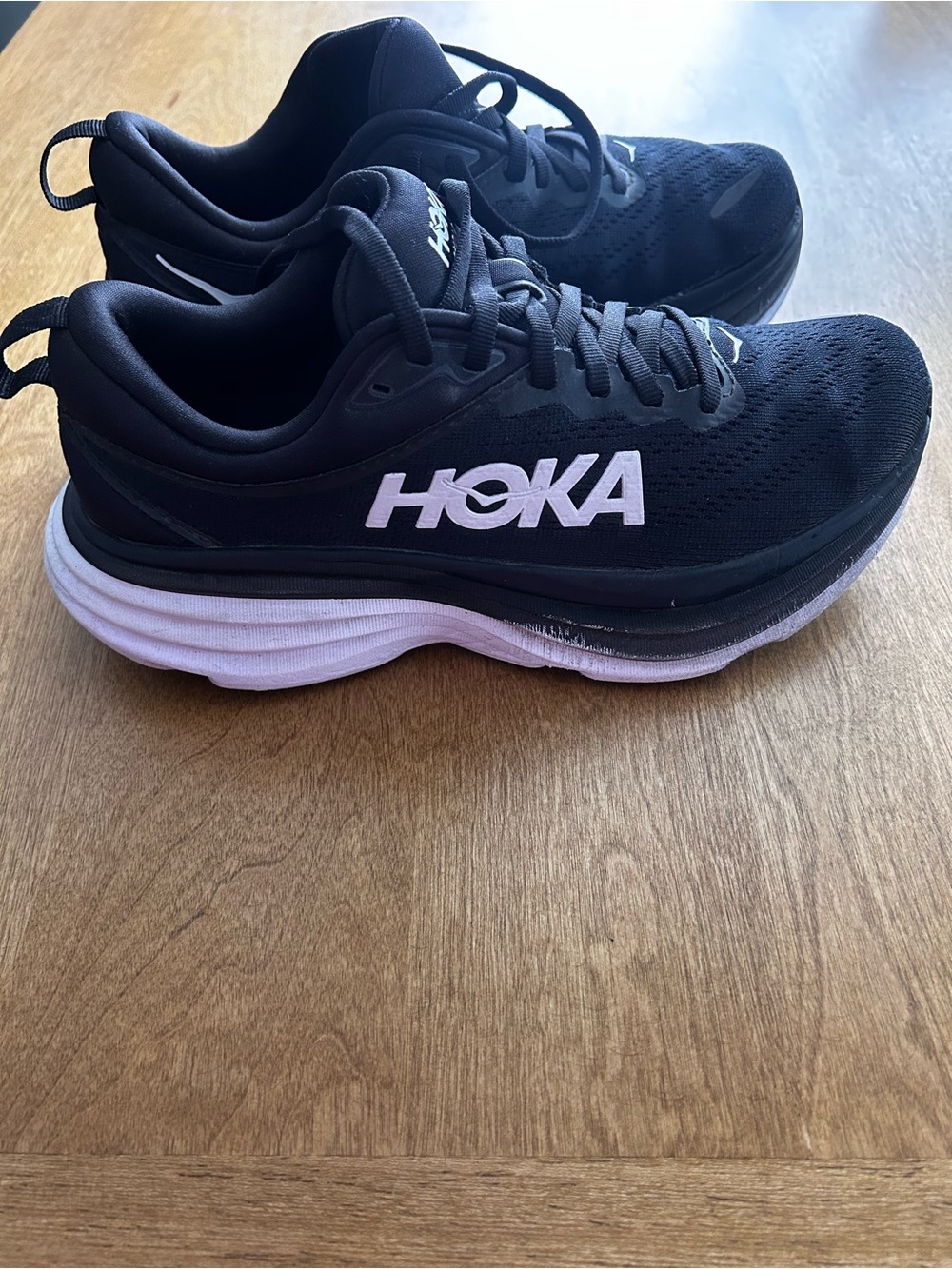 Hoka Bondi 8 Women's Black Athletic Shoes with White Midsole.
Size 7B